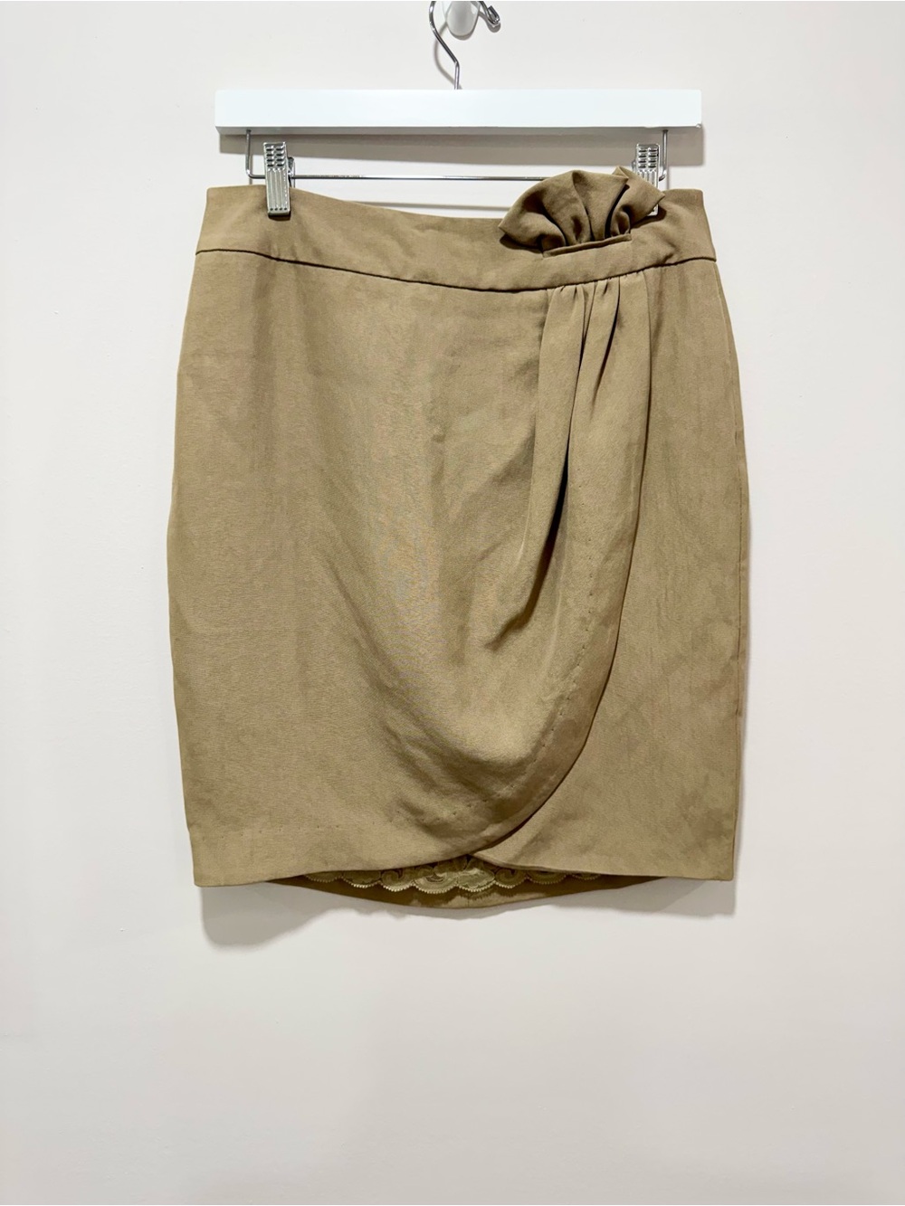 Trina Turk NWOT Camel Faux Wrap Mini Skirt w/ Ruffle Detail & Lace Hem Size 6